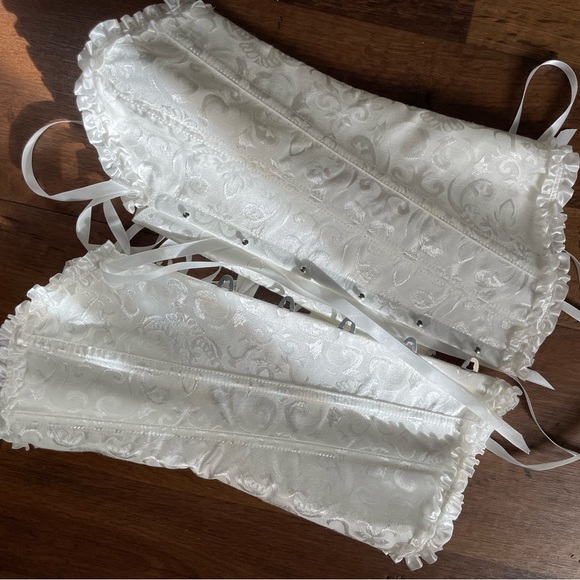 White Corset - Picture 2 of 6